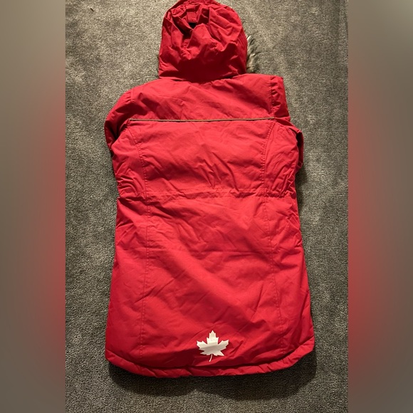 Girls Canadiana winter jacket - new - Picture 5 of 6